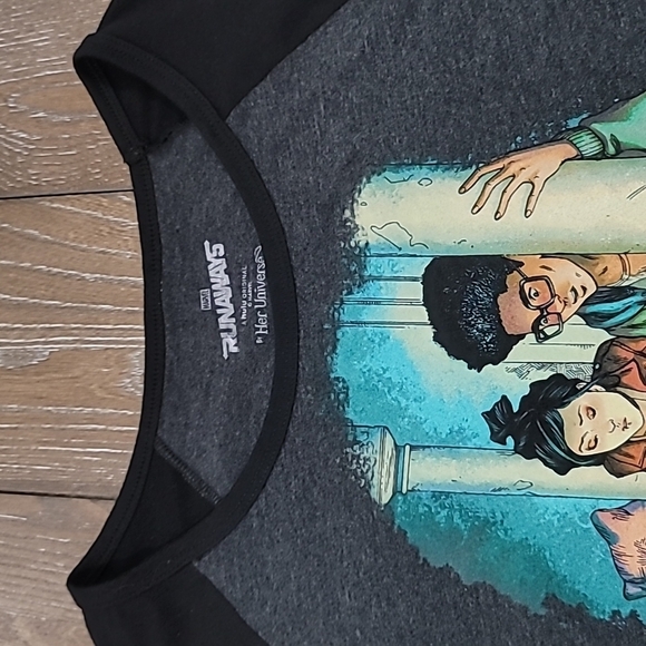 Marvel Runaways A Hulu Original by Her Universe Raglan TShirt Size S - Picture 3 of 8